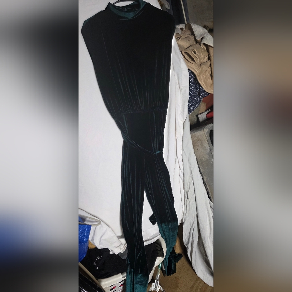 Elegant Velvet Jumpsuit in Deep Green